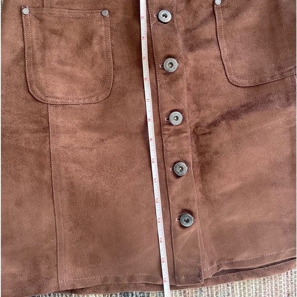 Brown suede mini skirt with buttons up the front size 8 - Picture 5 of 7